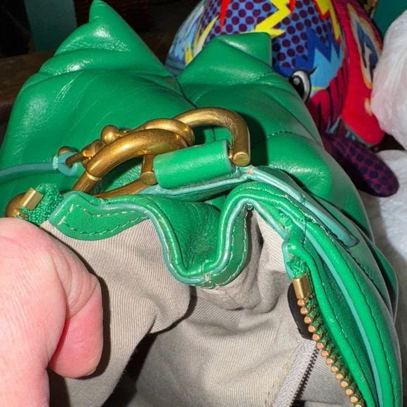💚🤮🐸🦖Rebecca Minkoff Green Shoulder Bag with Gold Chain - Picture 15 of 16